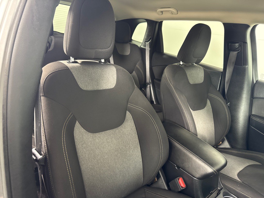 2016 Jeep Cherokee Image 25