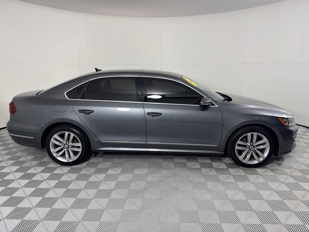 2017 Volkswagen Passat Image 4