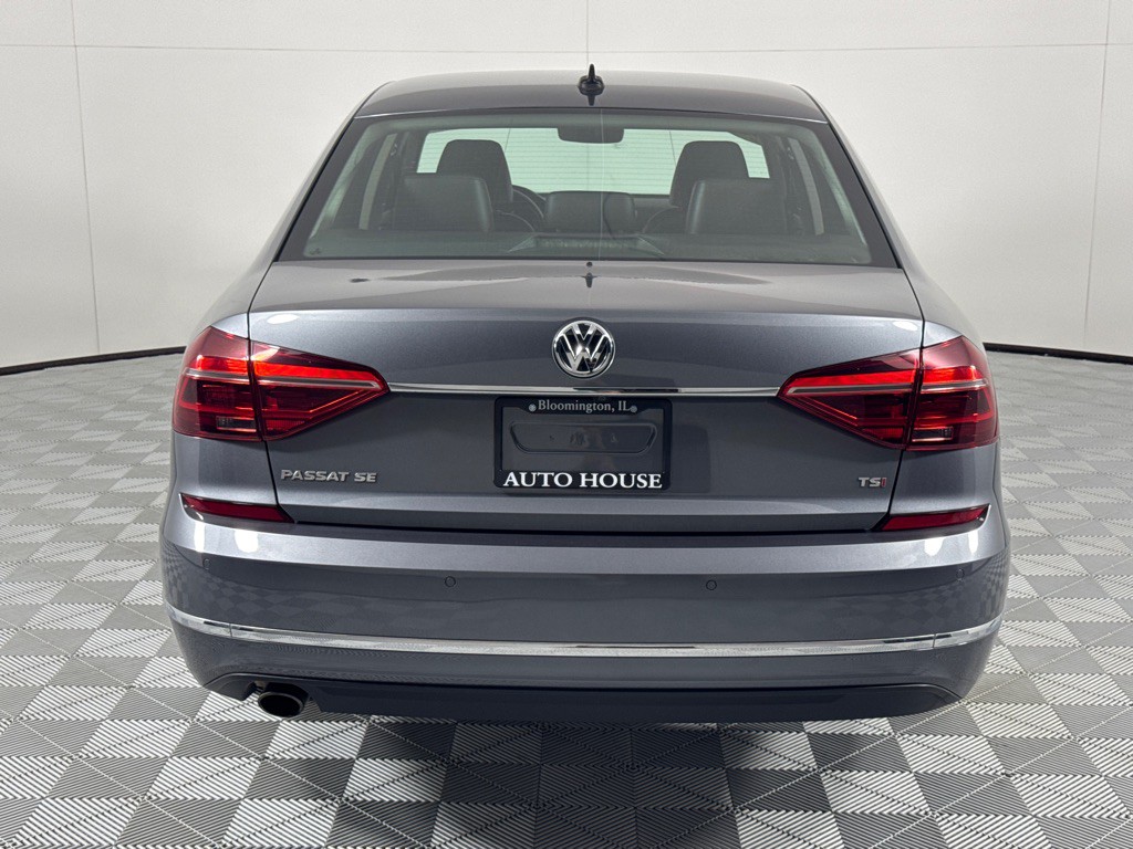 2017 Volkswagen Passat Image 6