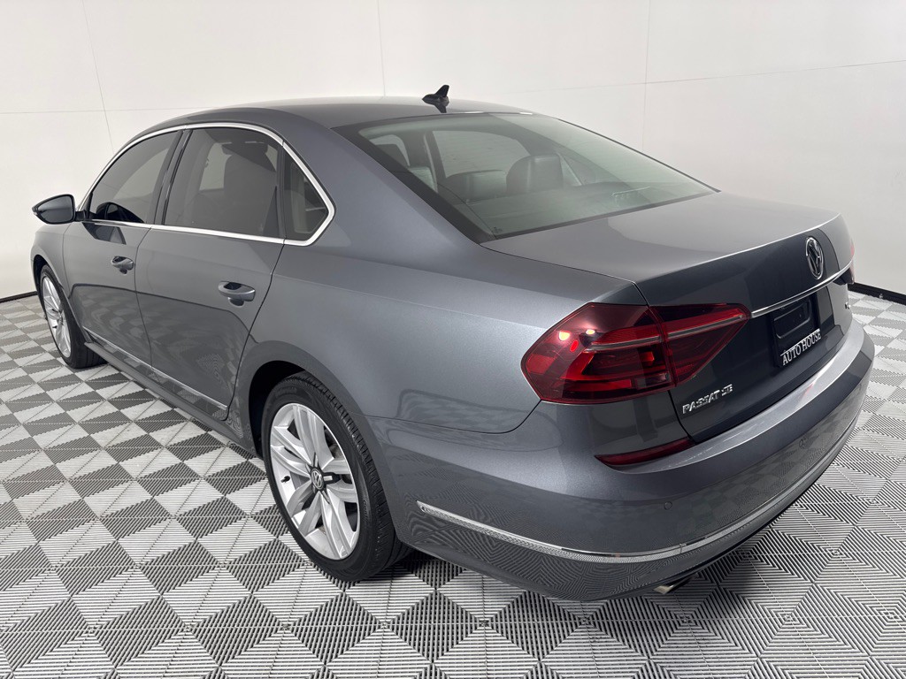 2017 Volkswagen Passat Image 8