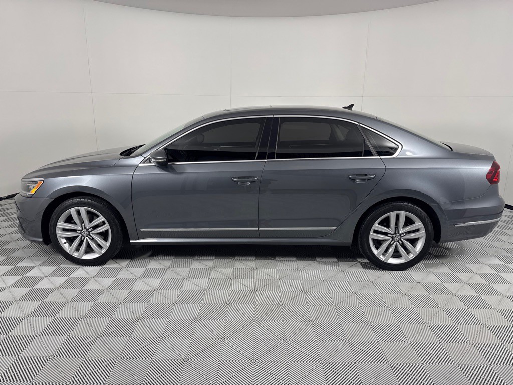 2017 Volkswagen Passat Image 9