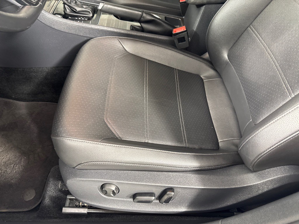 2017 Volkswagen Passat Image 14