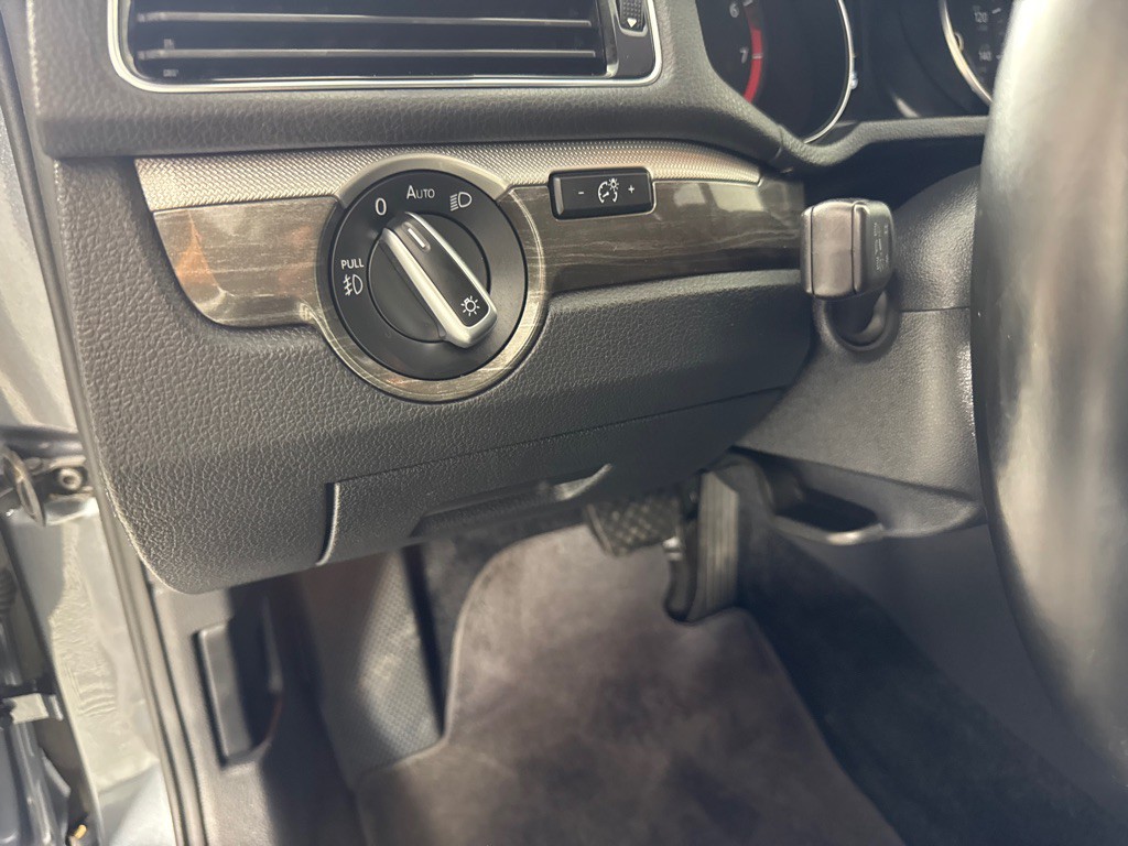 2017 Volkswagen Passat Image 16