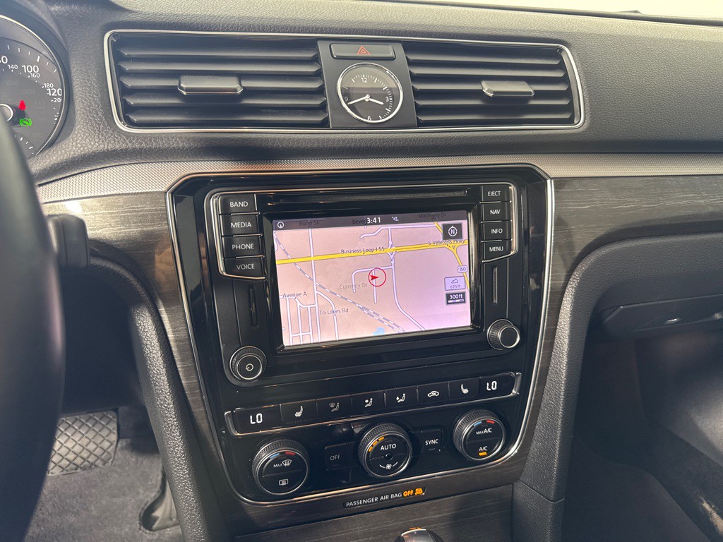 2017 Volkswagen Passat Image 18