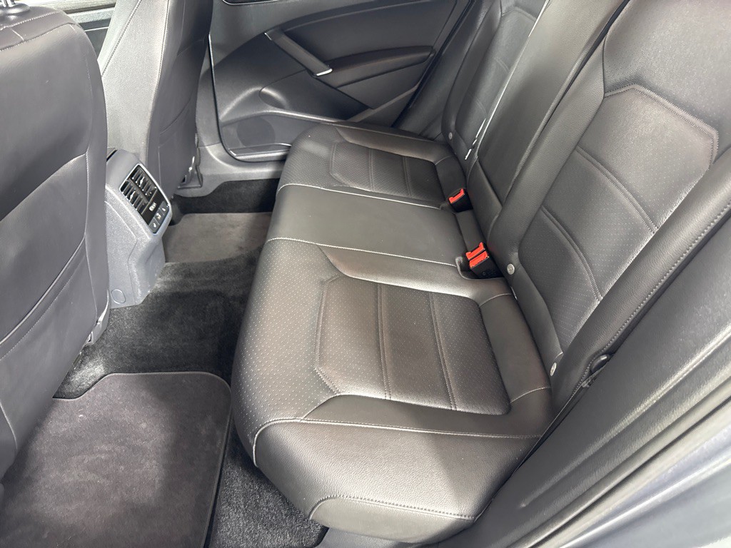 2017 Volkswagen Passat Image 21