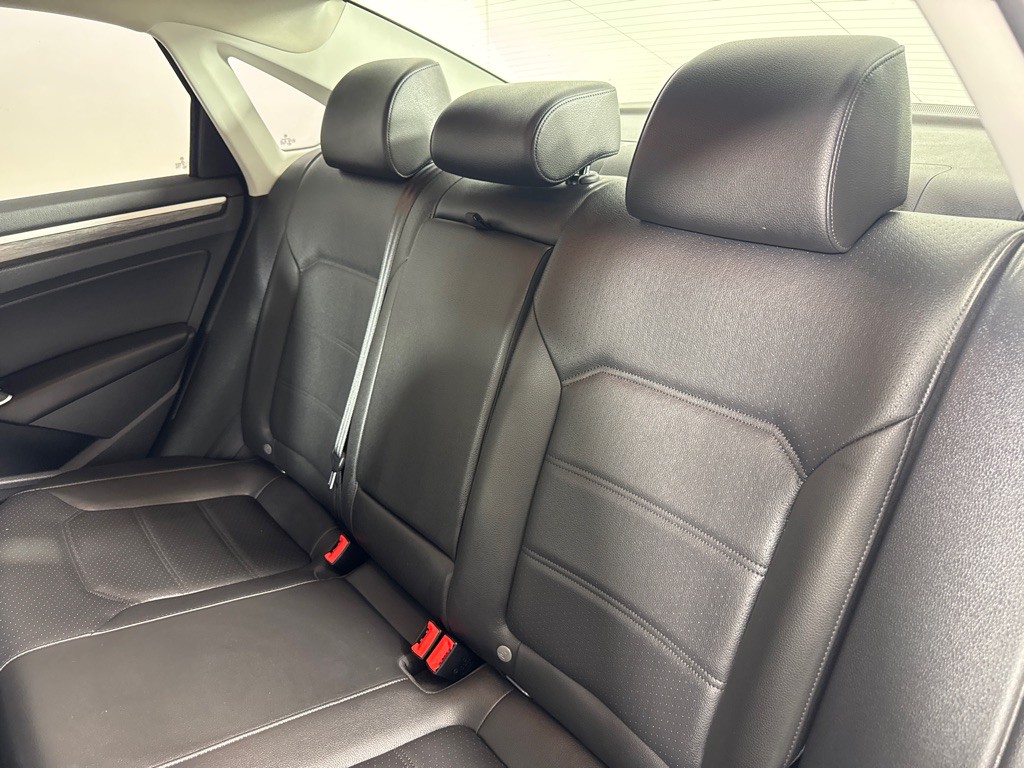 2017 Volkswagen Passat Image 22