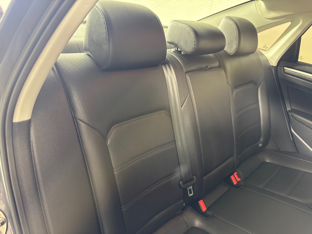 2017 Volkswagen Passat Image 24