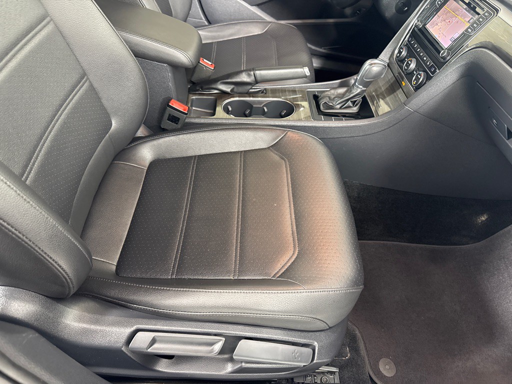 2017 Volkswagen Passat Image 25
