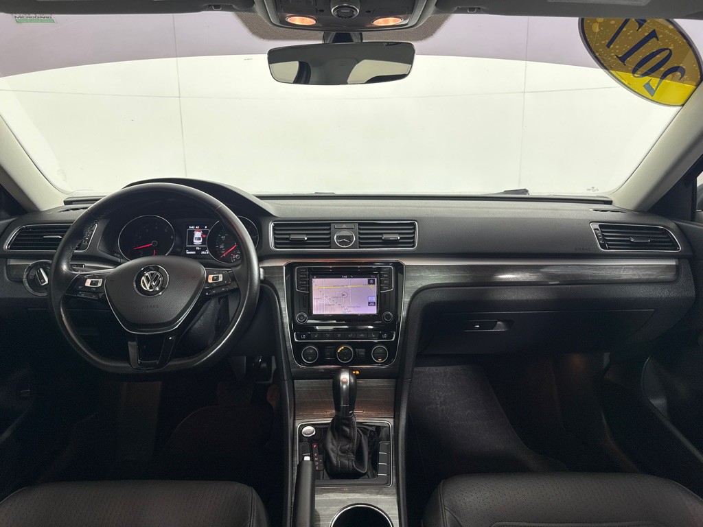 2017 Volkswagen Passat Image 26