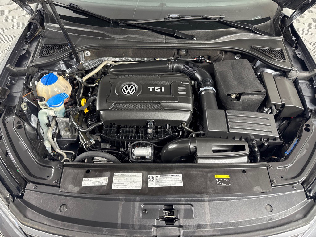 2017 Volkswagen Passat Image 28