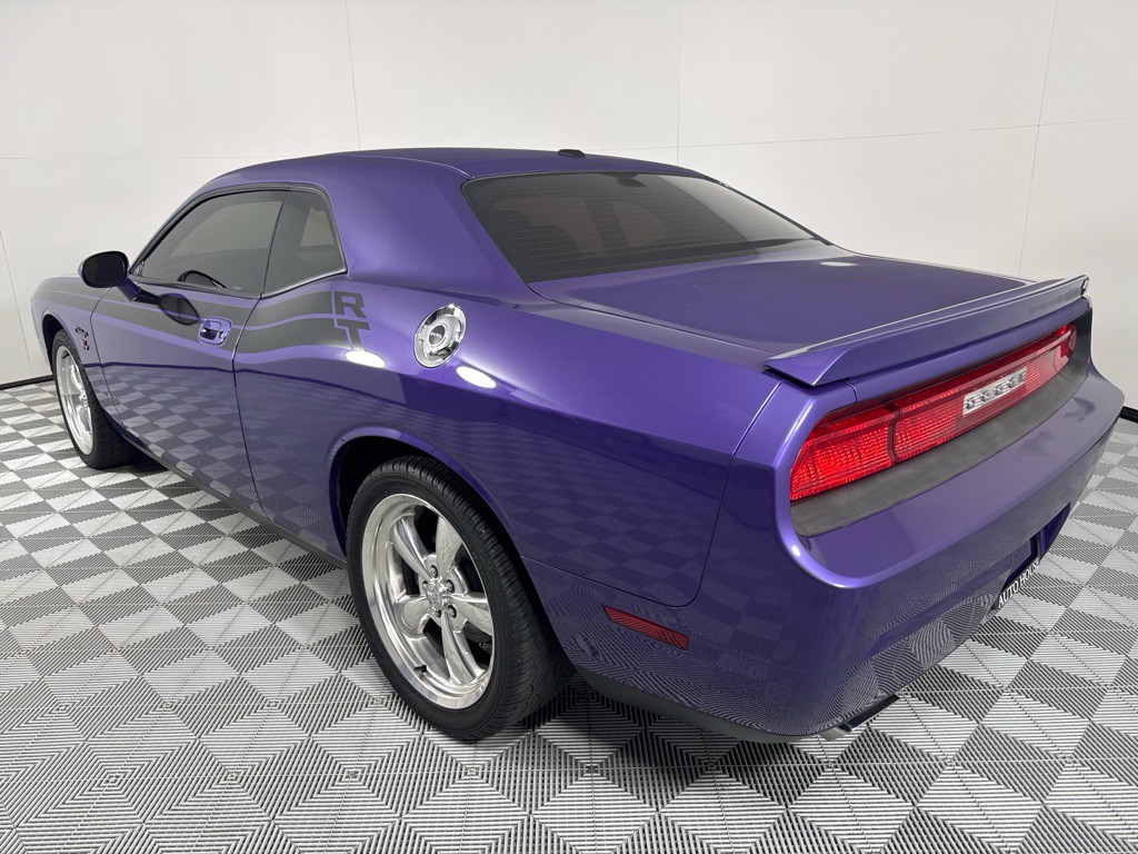 2010 Dodge Challenger Image 8