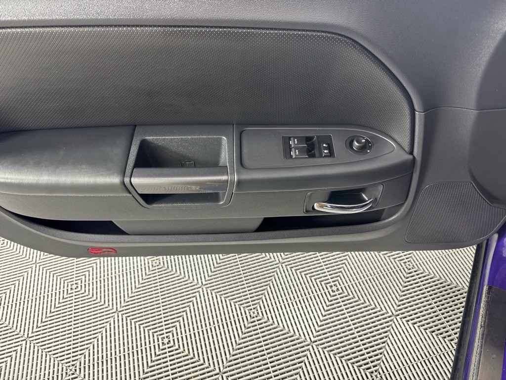 2010 Dodge Challenger Image 13