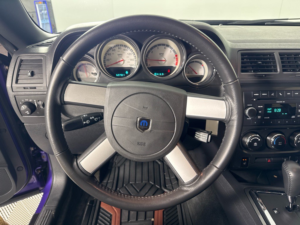 2010 Dodge Challenger Image 17