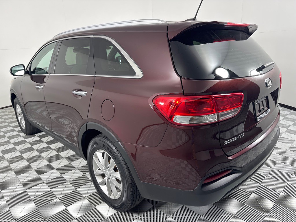 2017 Kia Sorento Image 8