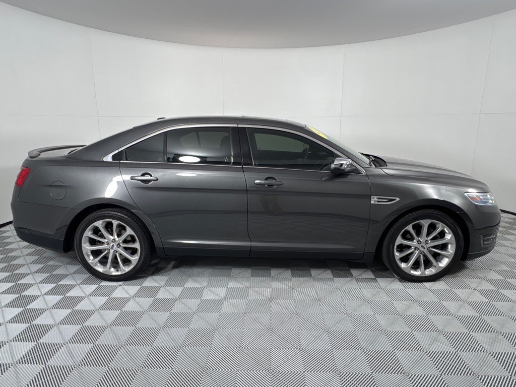 2017 Ford Taurus Image 4