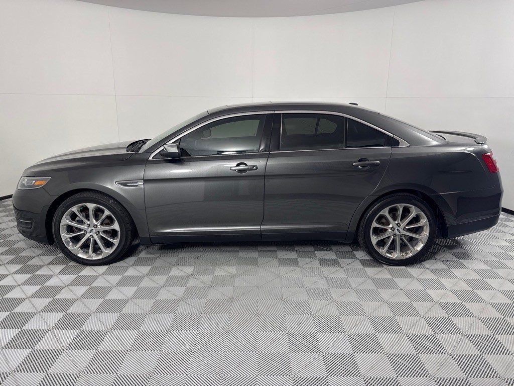 2017 Ford Taurus Image 8