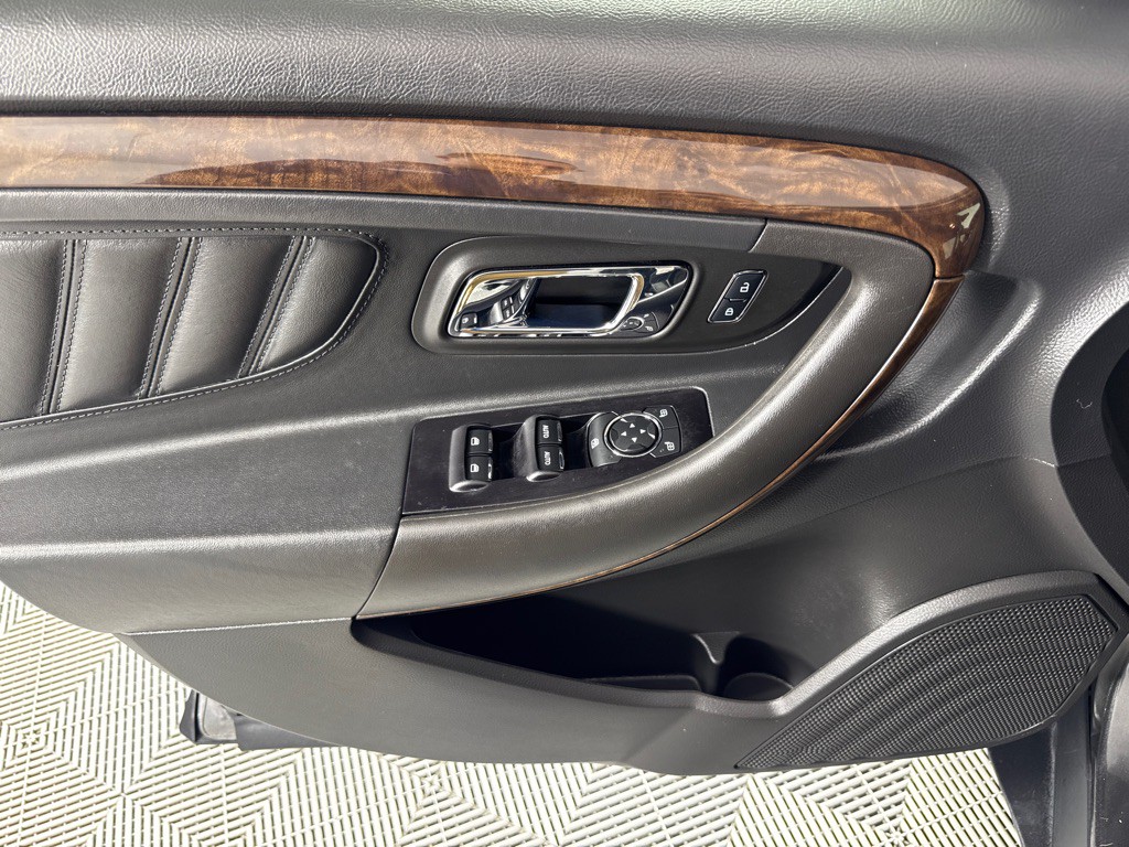 2017 Ford Taurus Image 12