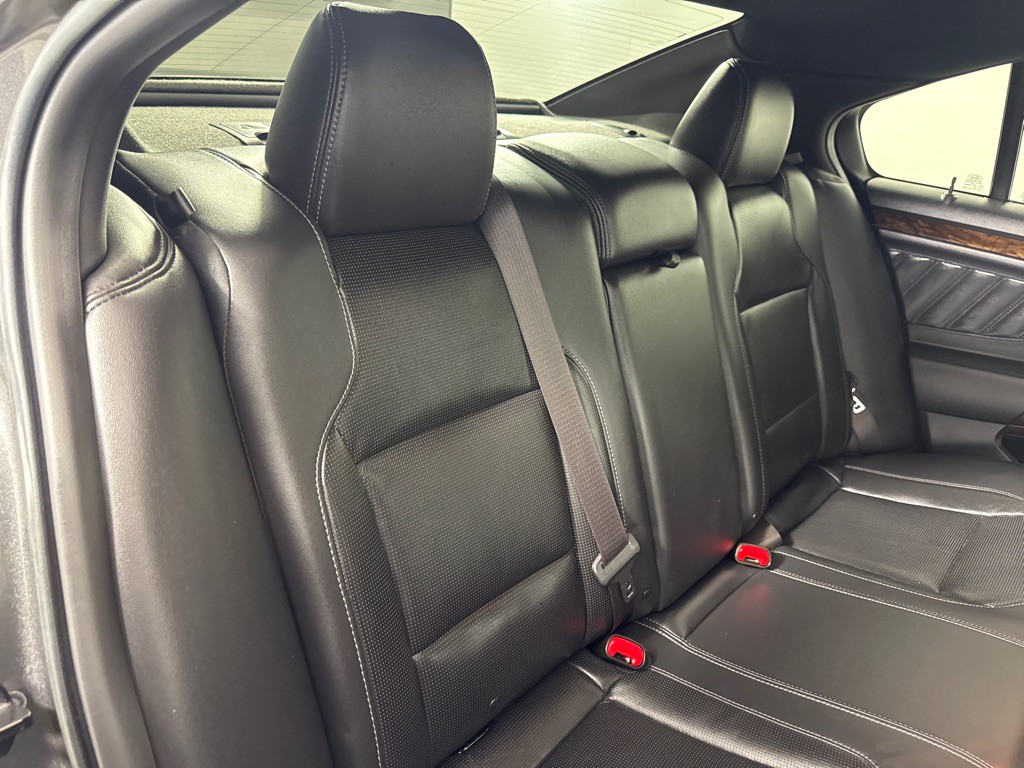 2017 Ford Taurus Image 24