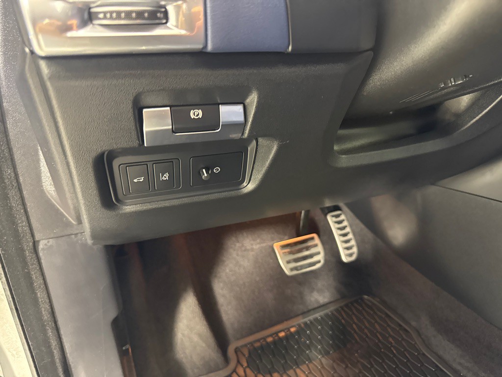 2019 Jaguar E-pace Image 16