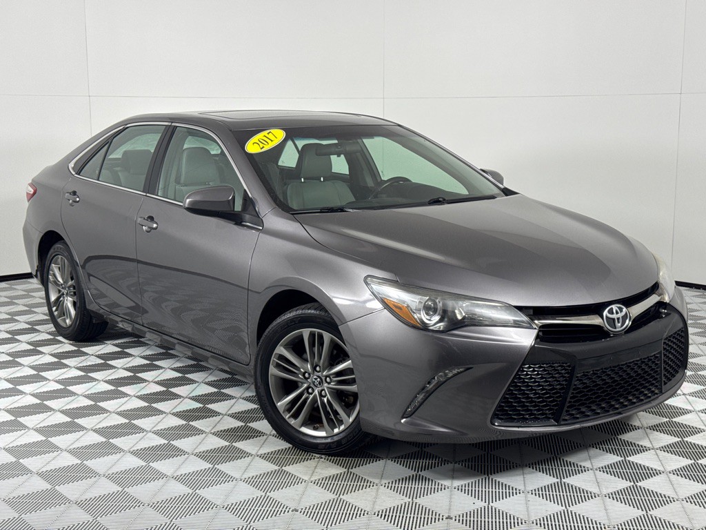2017 Toyota Camry Image 2