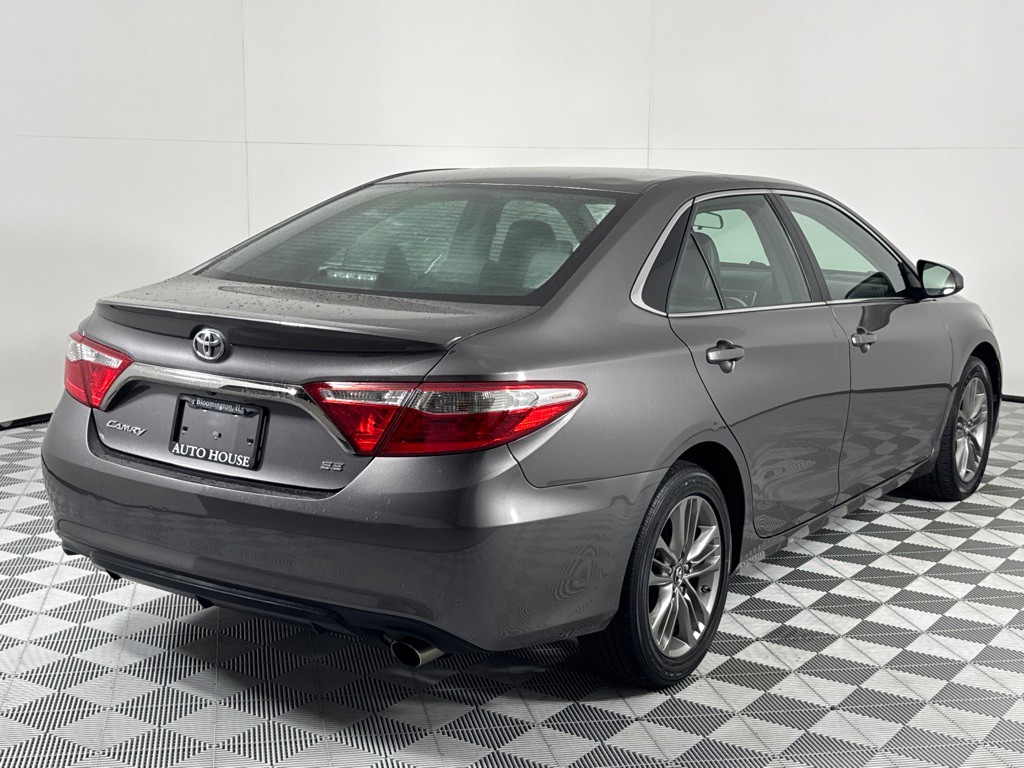 2017 Toyota Camry Image 4