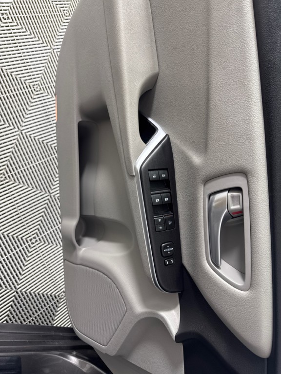 2017 Toyota Camry Image 11