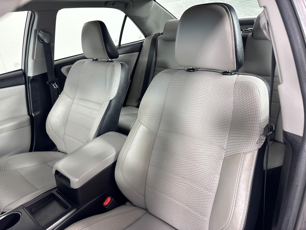 2017 Toyota Camry Image 13