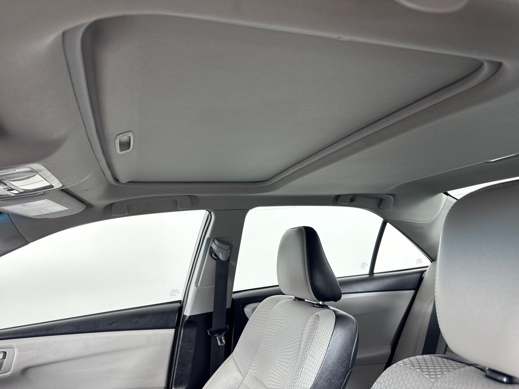 2017 Toyota Camry Image 14