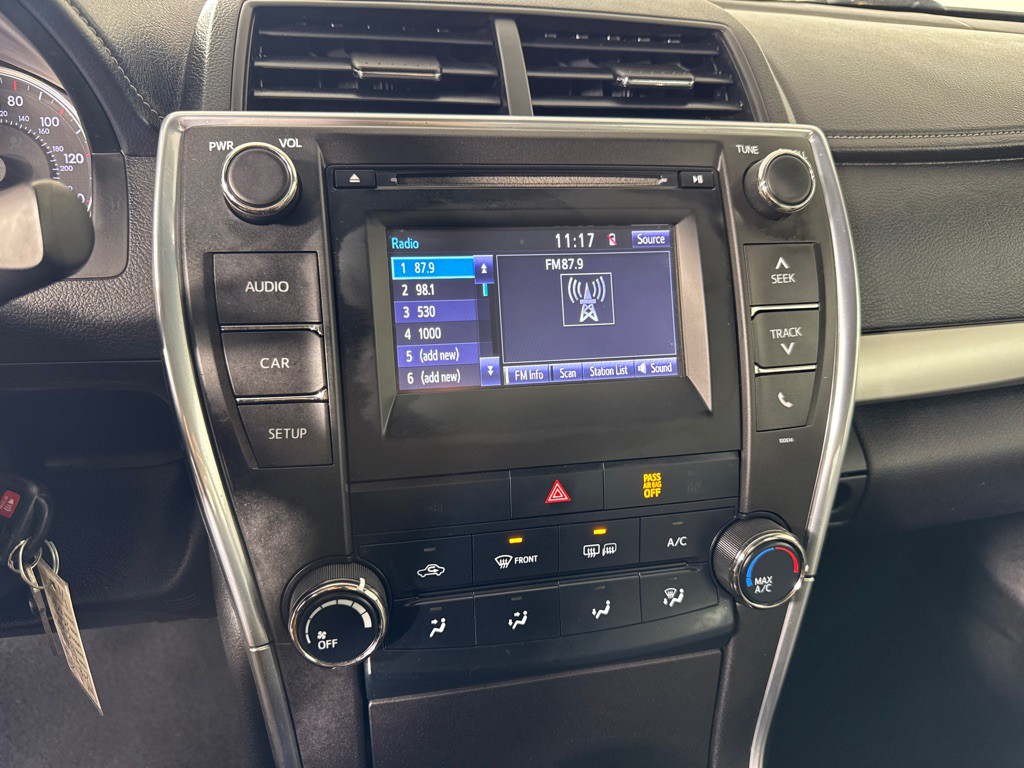 2017 Toyota Camry Image 16
