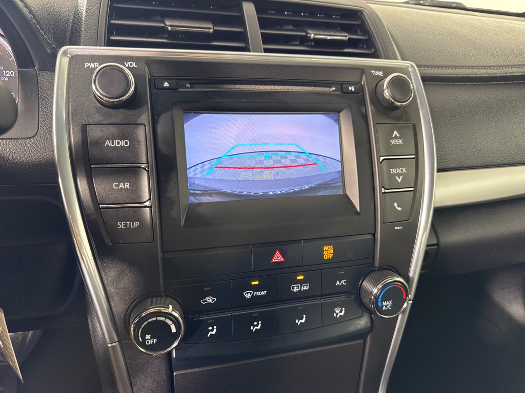 2017 Toyota Camry Image 17
