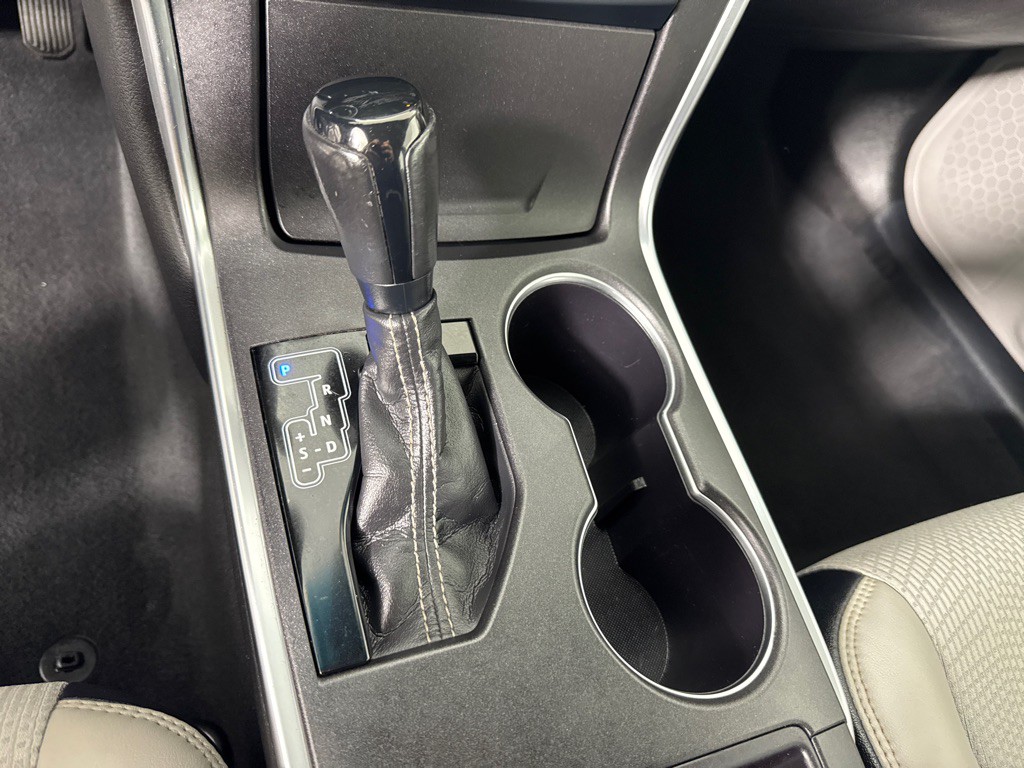 2017 Toyota Camry Image 18