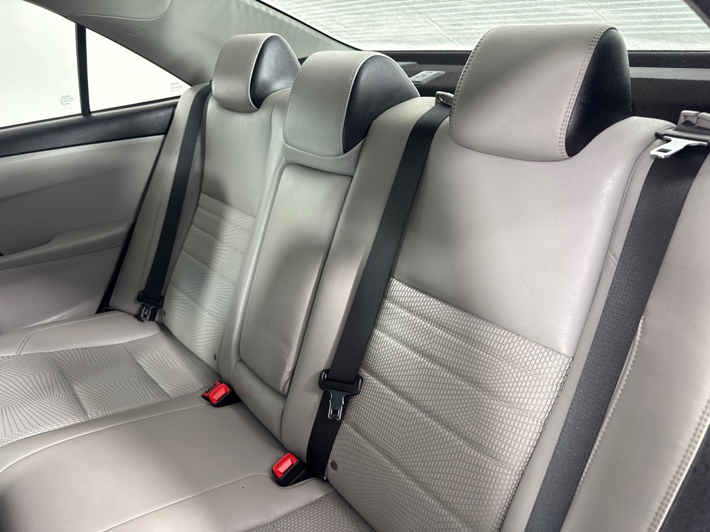 2017 Toyota Camry Image 20