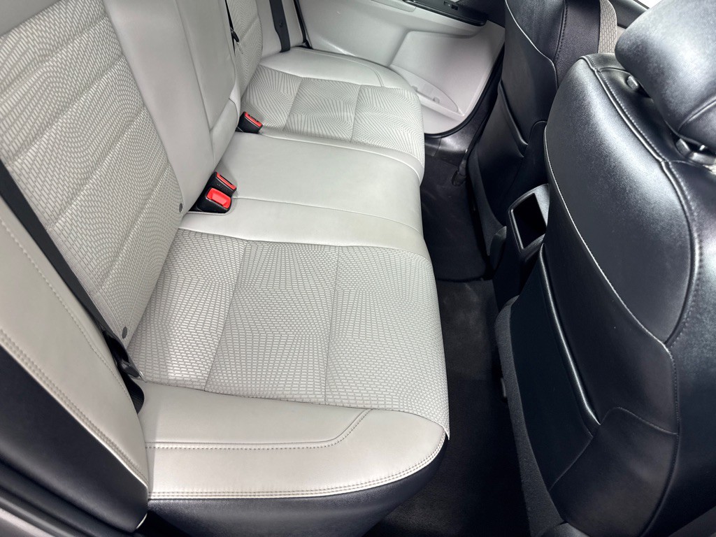 2017 Toyota Camry Image 21
