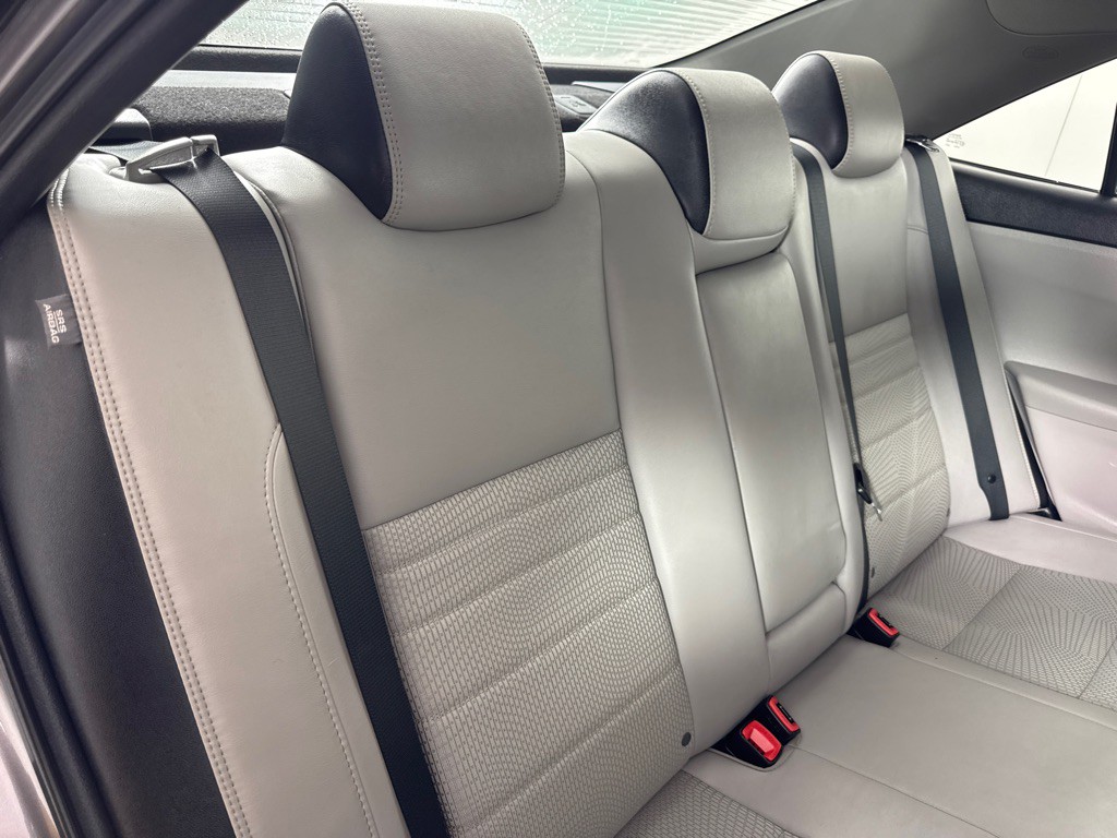 2017 Toyota Camry Image 22