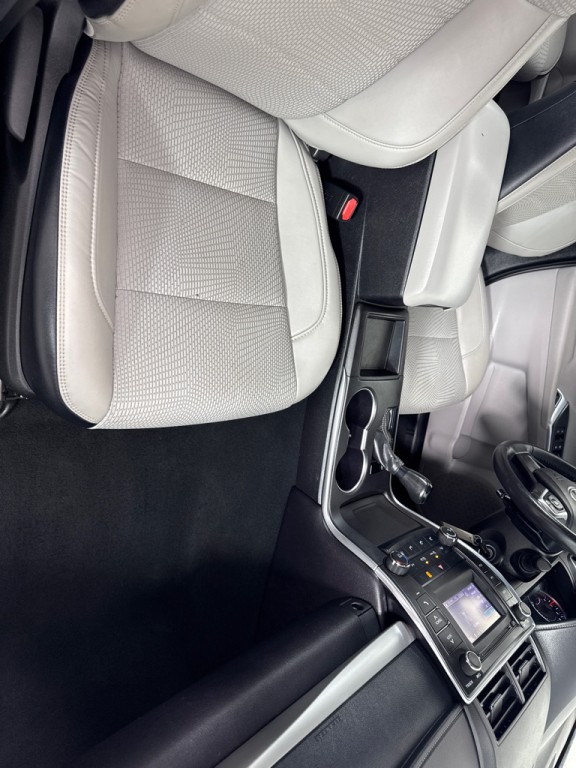 2017 Toyota Camry Image 23
