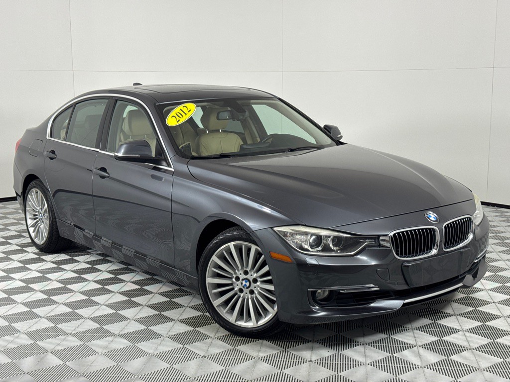 2012 BMW 3 Series Image 2
