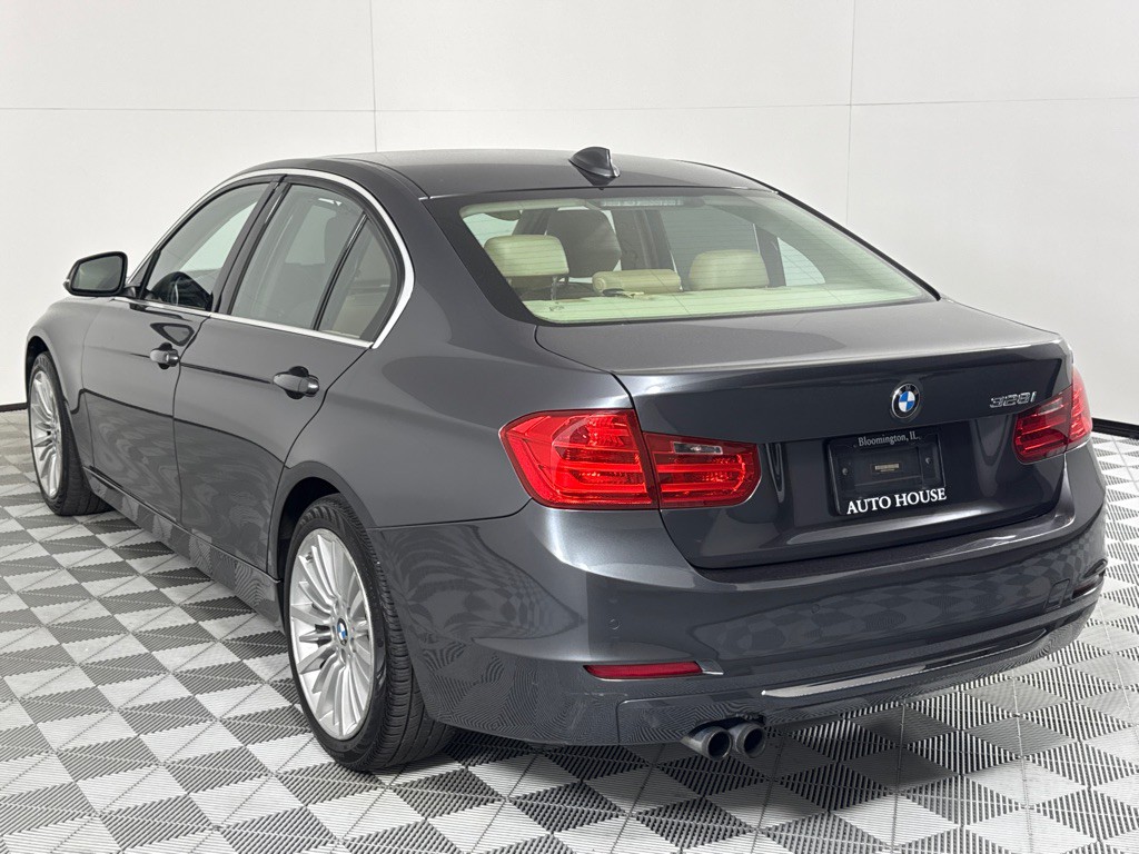 2012 BMW 3 Series Image 7