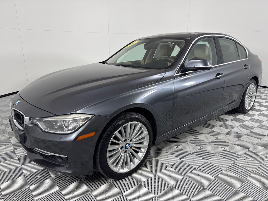 2012 BMW 3 Series Image 9