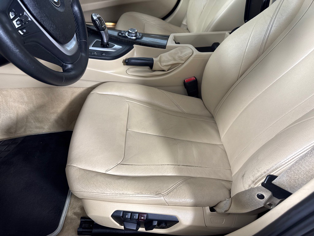 2012 BMW 3 Series Image 12