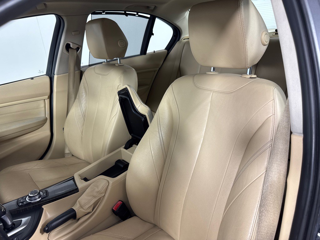 2012 BMW 3 Series Image 13