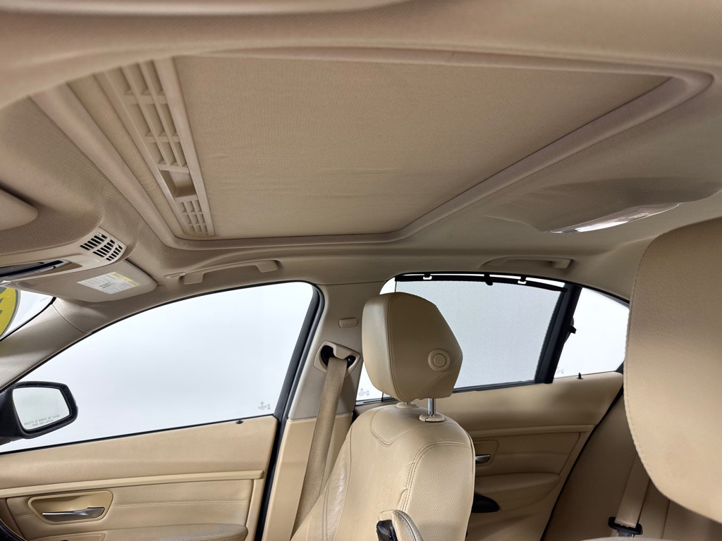 2012 BMW 3 Series Image 14