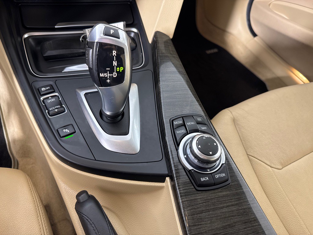 2012 BMW 3 Series Image 20