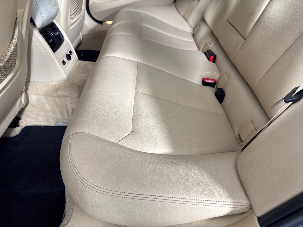 2012 BMW 3 Series Image 21