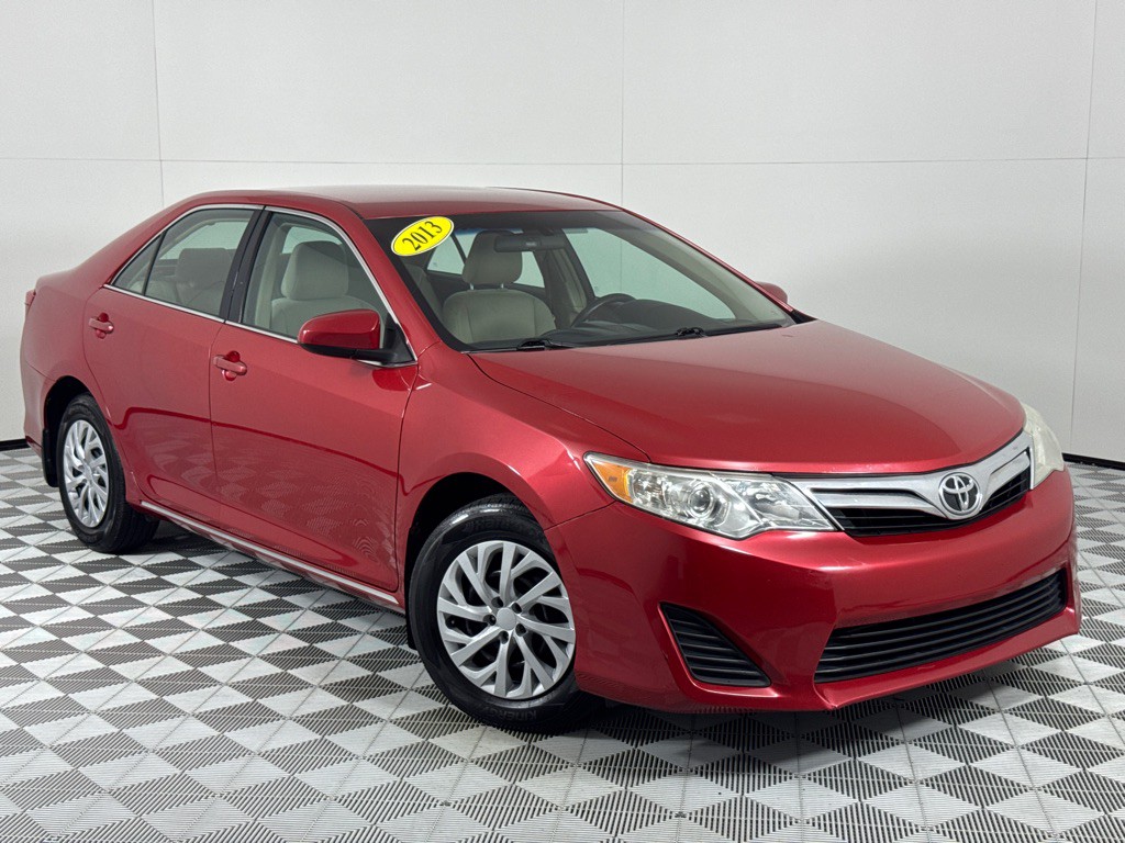 2013 Toyota Camry Image 2