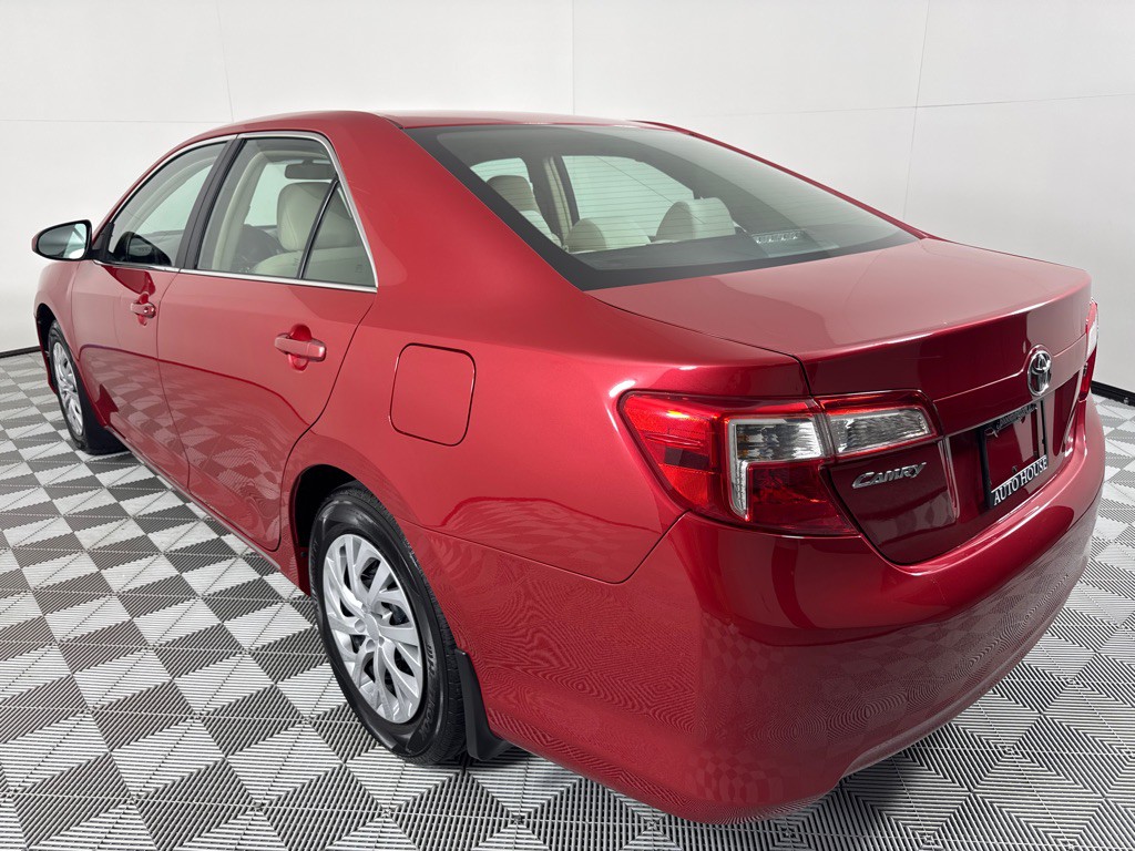 2013 Toyota Camry Image 8