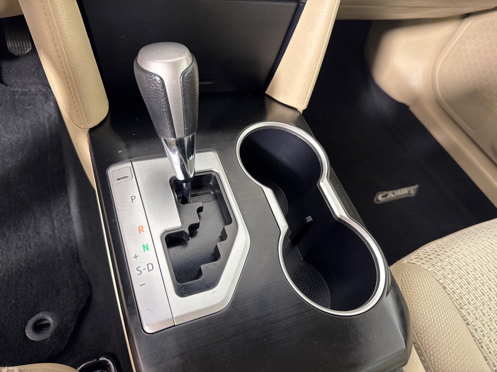 2013 Toyota Camry Image 16