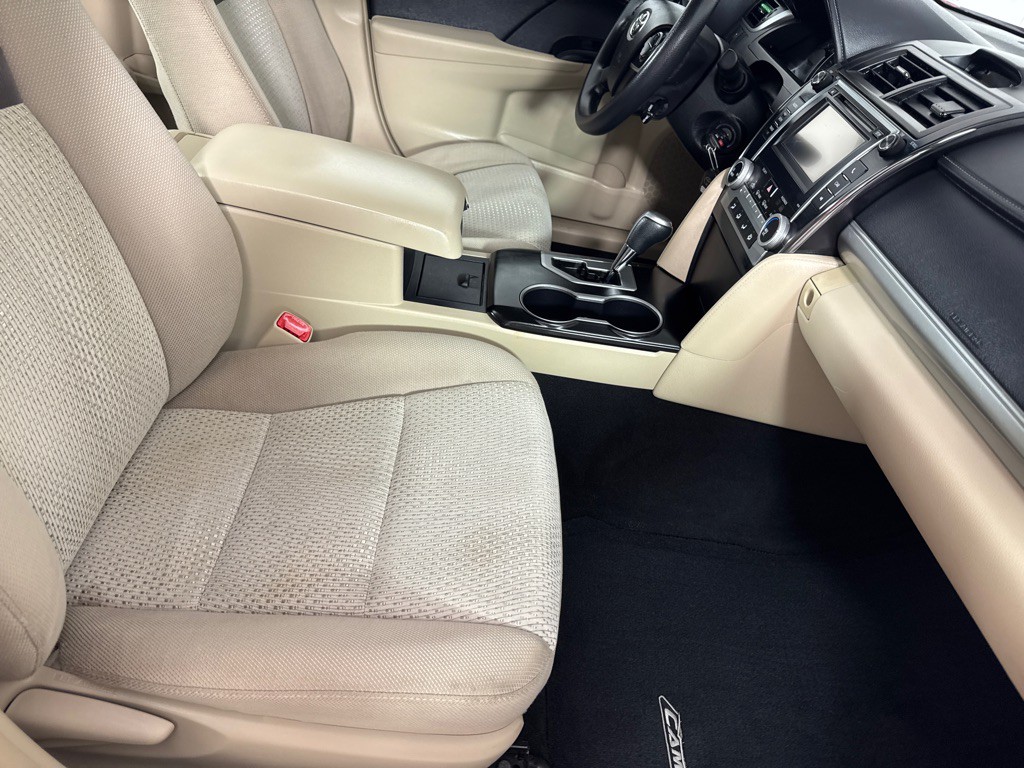 2013 Toyota Camry Image 21