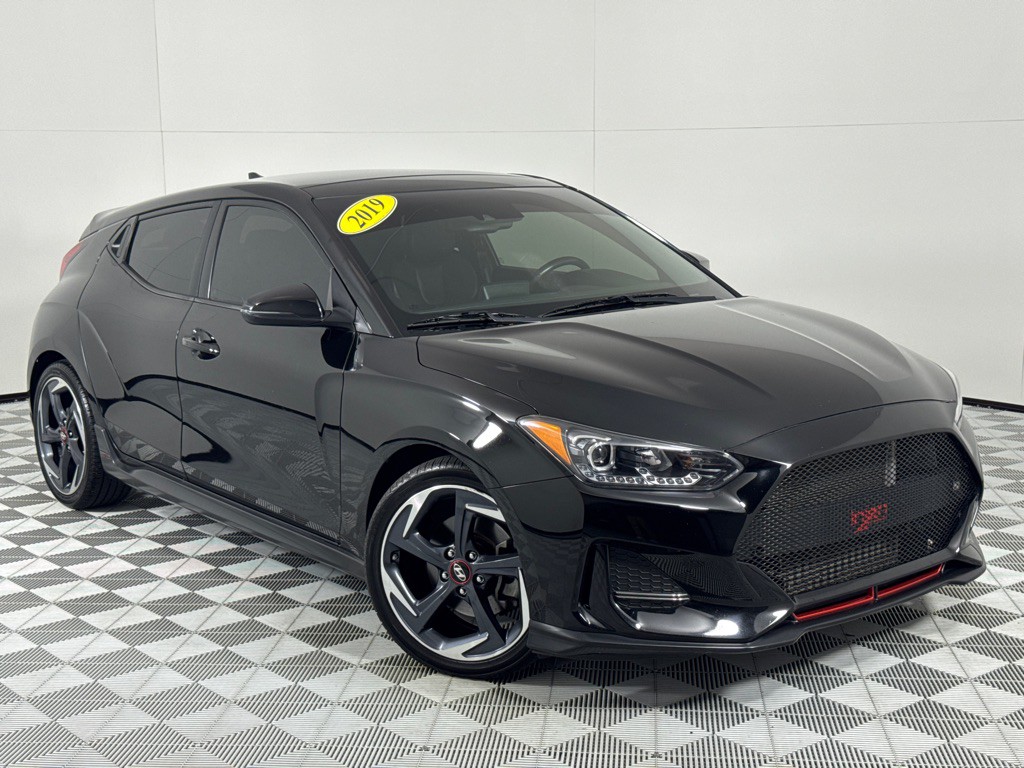 2019 Hyundai Veloster Image 2