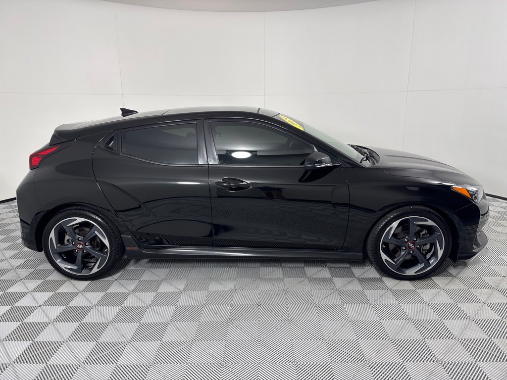 2019 Hyundai Veloster Image 4