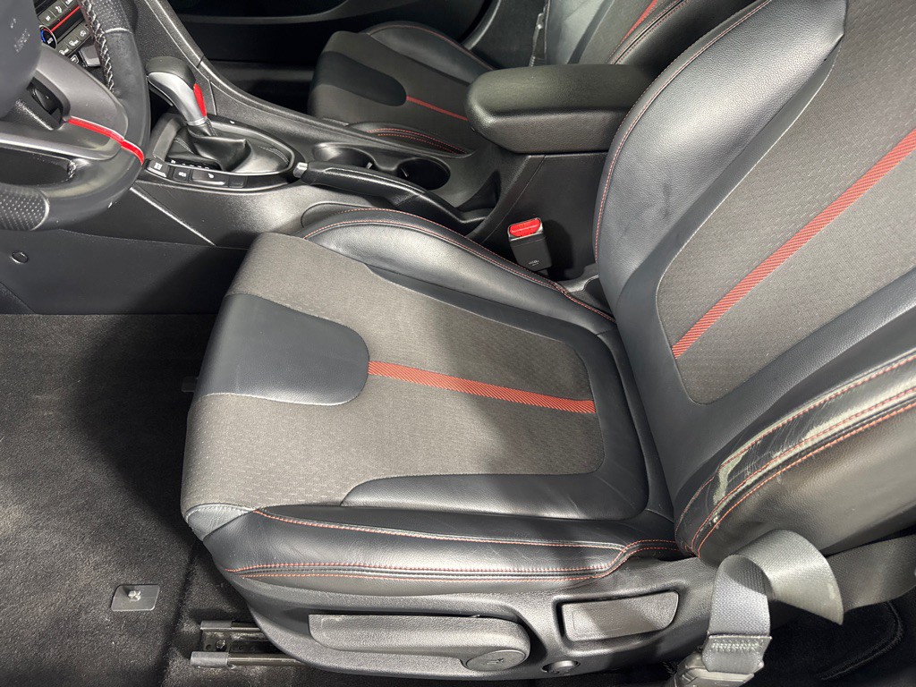 2019 Hyundai Veloster Image 13